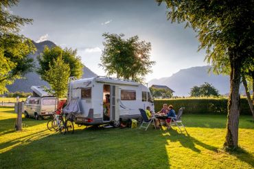 Emplacements pour les caravanes & camping cars | Camping Hobby 3 | Unterseen - Interlaken | Suisse | Foto: David Birri | Parzellen für Reisemobile und Wohnwagen